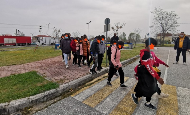 Τρίκαλα: Μαθητές και μαθήτριες Ρομά μαθαίνουν κυκλοφοριακή αγωγή
