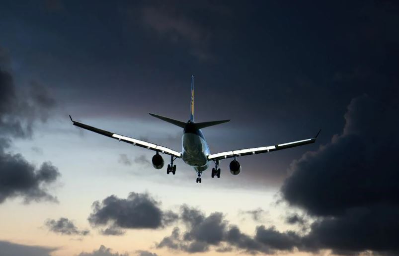 niaoy-niaoy-pilotoi-stis-ipa-gavgizan-kai-niaoyrizan-se-epikoinonia-me-ton-pyrgo-elegchoy-kindyneyoyn-me-apolysi-1032653