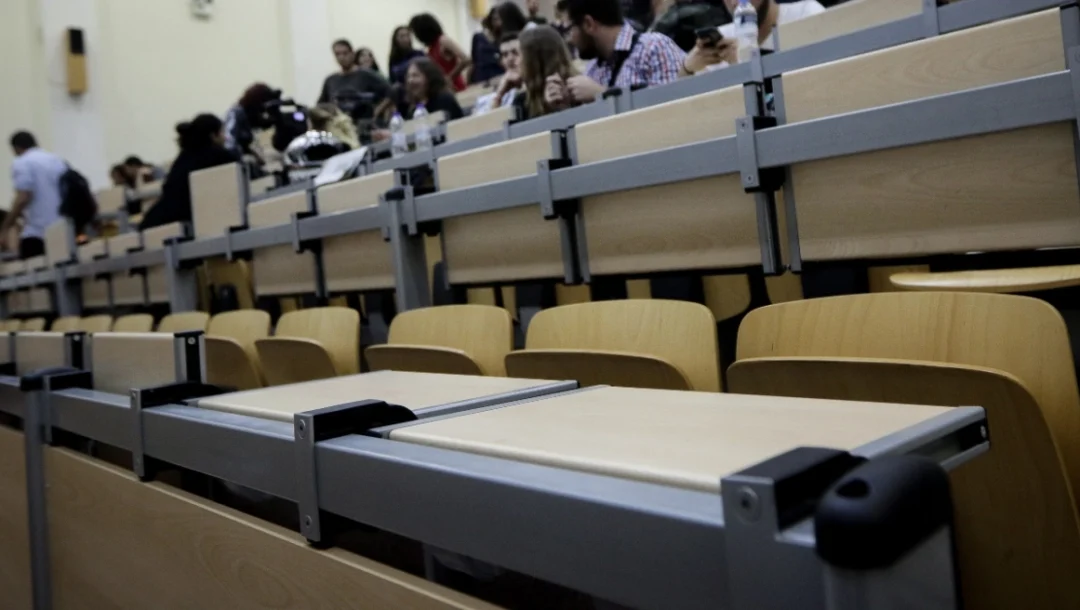 ellinika-panepistimia-diagrafontai-285-000-aionioi-foitites-ton-dekemvrio-1044718