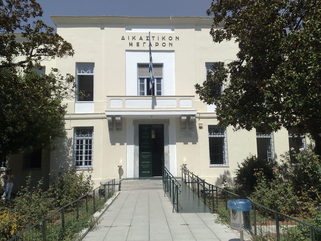 volos-61chroni-egine-skia-se-geitonissa-tis-kai-tin-vomvardize-me-erotika-minymata-ti-eipe-sto-dikastirio-1257646