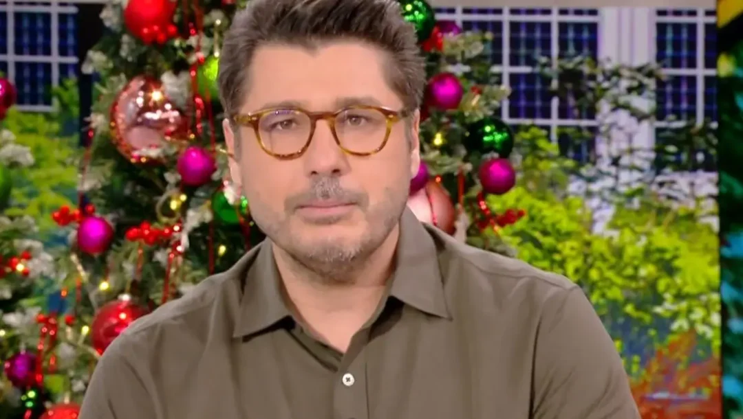 lampros-konstantaras-vomva-ston-aera-entos-ton-imeron-tha-echoyme-sovari-kataggelia-gia-gnosto-tragoydisti-poy-afora-se-sexoyaliki-kakopoiisi-1271873