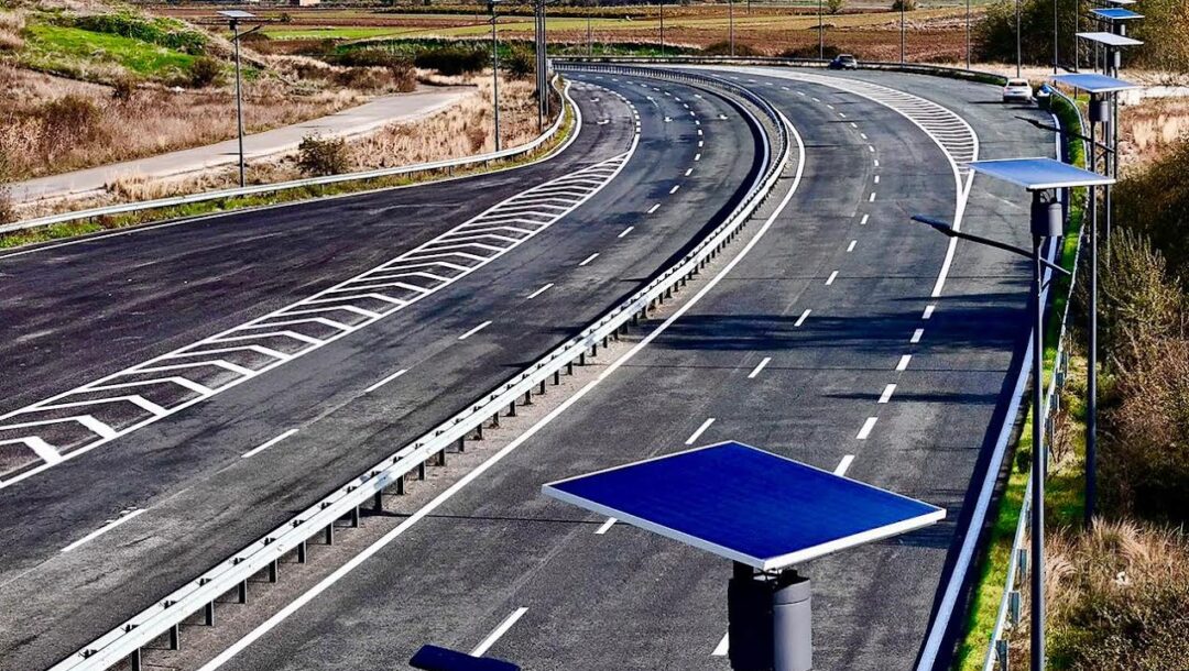 egkathistantai-6-100-exypnoi-istoi-fotismoy-sto-odiko-diktyo-tis-thessalias-proteraiotita-sta-skoteina-simeia-1271555