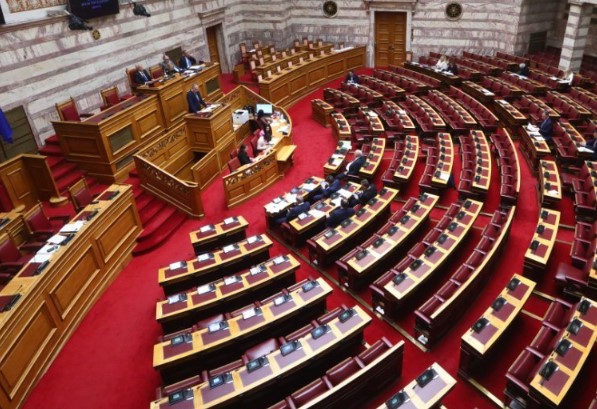 proypologismos-xekina-simera-i-syzitisi-sti-voyli-apergia-tis-adedy-stis-16-dekemvri-1271310