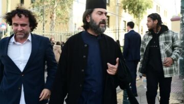 kivotos-toy-kosmoy-tin-katadiki-toy-p-antonioy-zitise-i-eisaggeleas-gia-xylo-timories-kai-katanagkastiki-ergasia-se-anilikoys-1291036