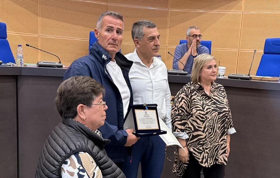 vraveytike-o-iroas-kapetanios-toy-axion-esti-giorgos-kyriazis-sotiria-diakomidi-vrefoys-apo-ti-skopelo-ypo-8-mpofor-1322539
